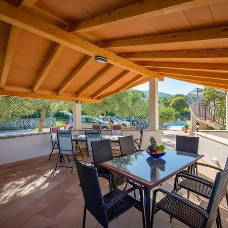 5235-6 In Appartamento