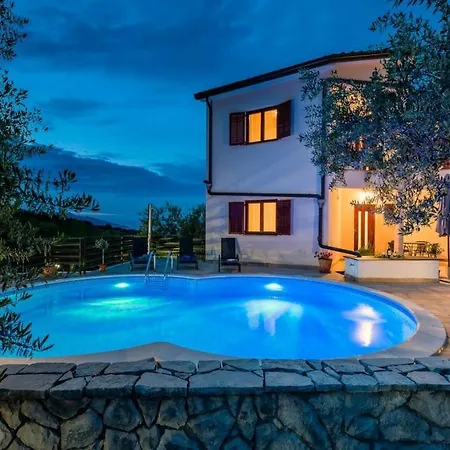 5235-6 In Appartamento *