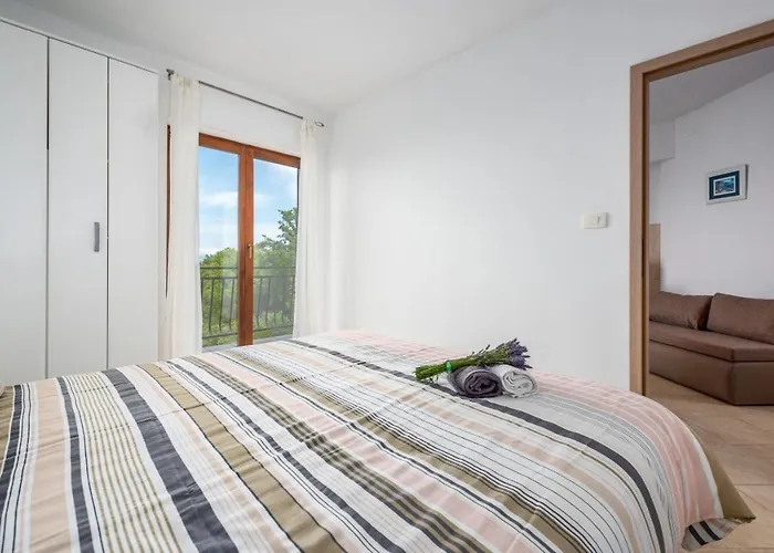 5235-6 In Apartamento *